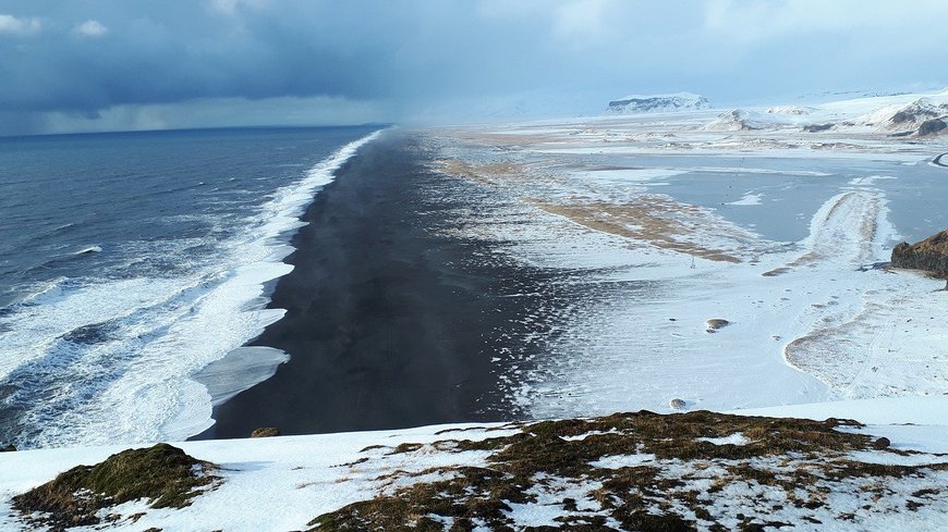 Берегова лінія Чорного пляжу Ісландія