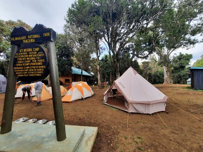 Перший табір на маршруті Лемошо