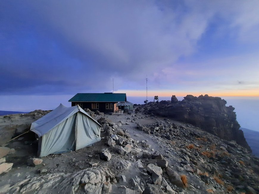 Табір Барафу, сходження на Кіліманджаро