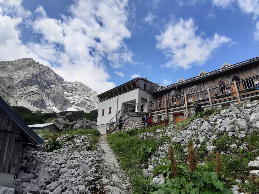 туристичний приют в альпах