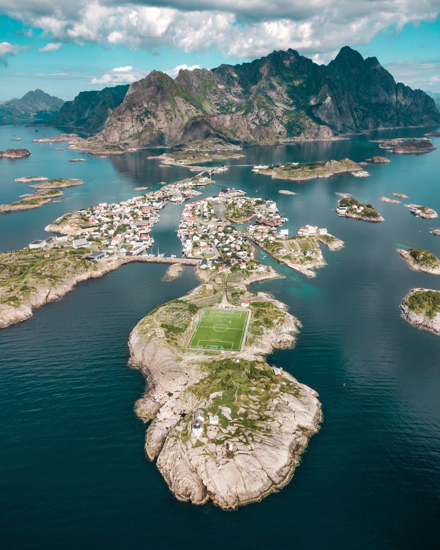 футбольне поле на острові Henningsvær