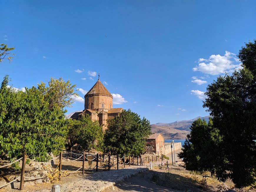 вірменська церква Ахматар