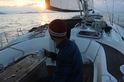 захід сонця на яхті